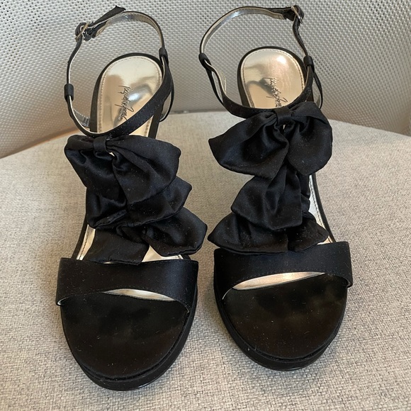 Cute black heels - Picture 1 of 3